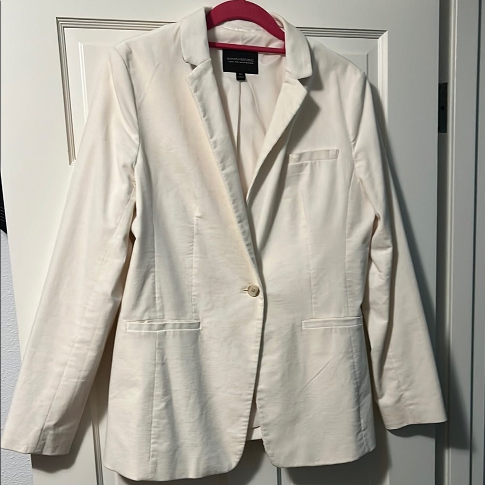 Banana Republic Cream Blazer with Notched Lapels